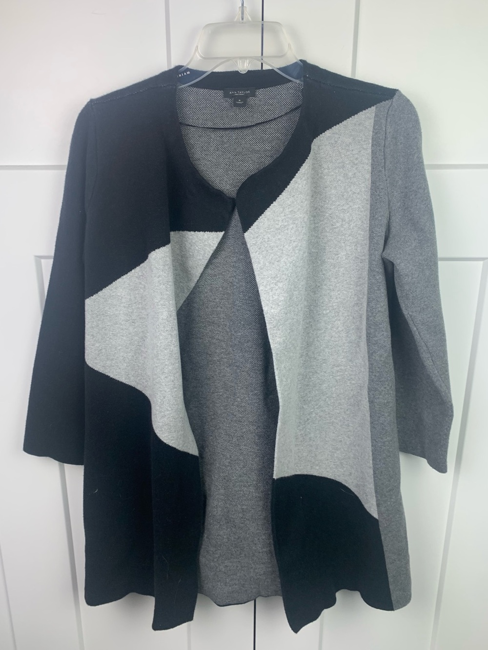 Ann Taylor M Knit Cardigan Sweater Coat 3/4 Sleeve Black Gray colorblock topper